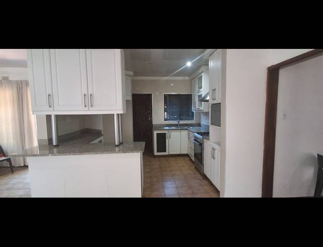 3 BEDROOM SIMPLEX FOR SALE IN SANDFIELD